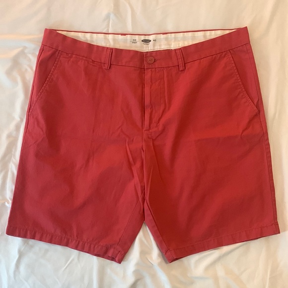 Gently Used Old Navy red flat front shorts Men’s waist size 40 - Picture 1 of 6